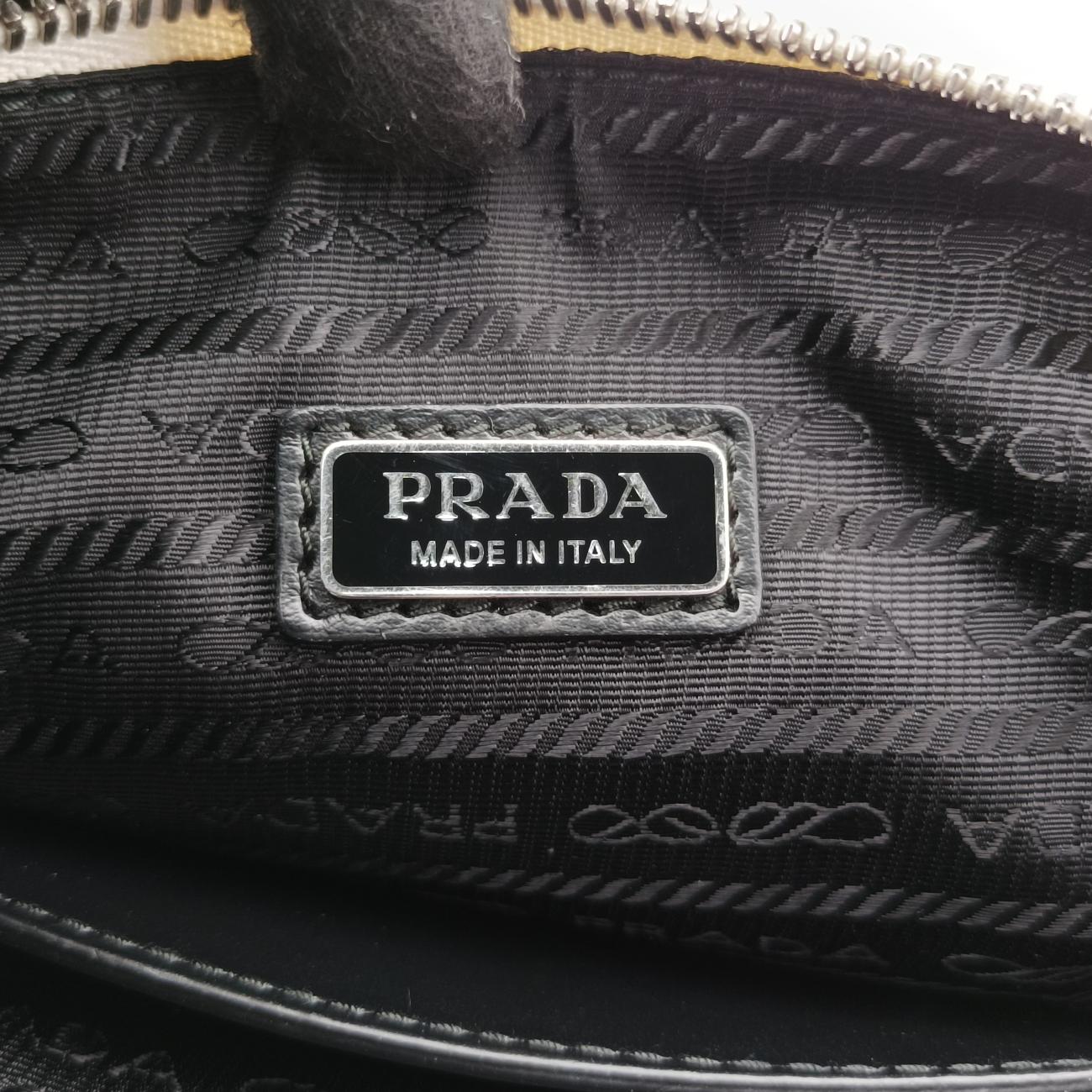 Pre-owned Prada Triangle Logo Plate White SAFFIANO Leather  shoulderbag | stylenewstar