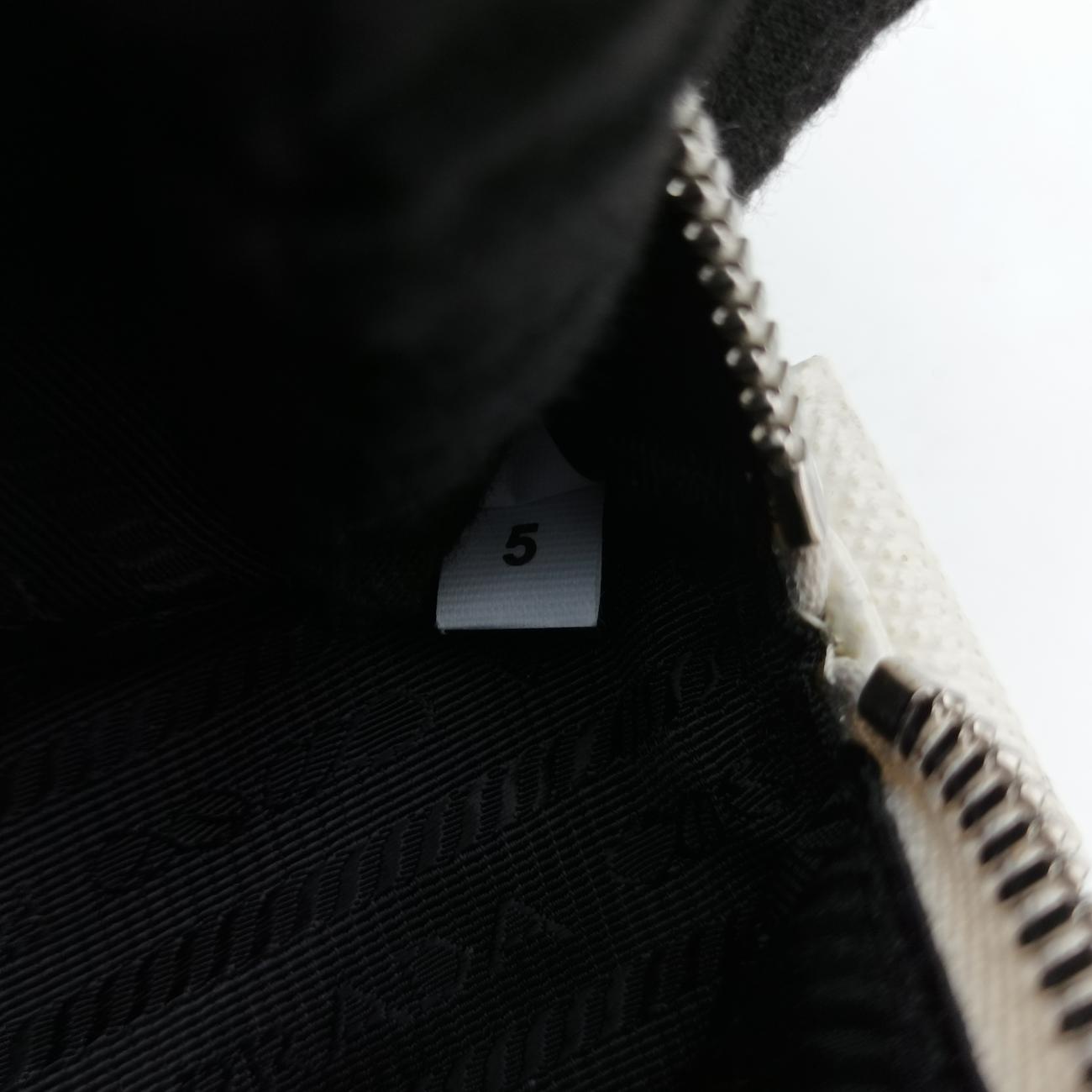 Pre-owned Prada Triangle Logo Plate White SAFFIANO Leather  shoulderbag | stylenewstar