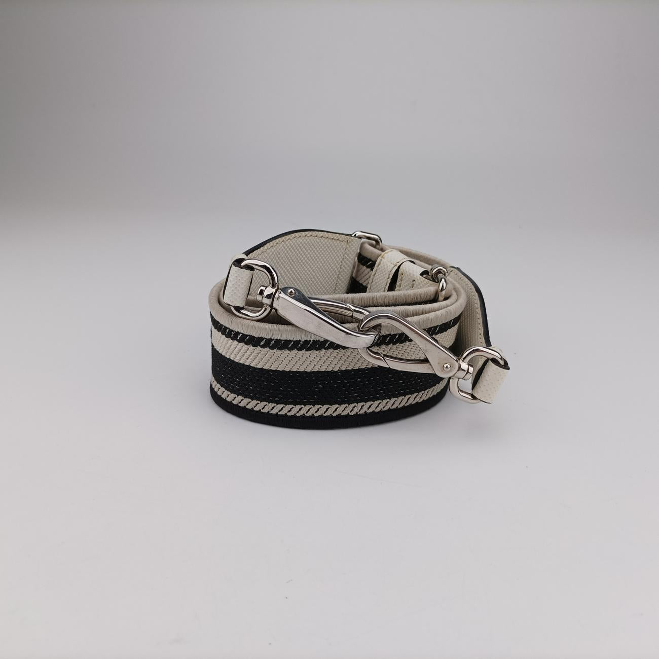 Pre-owned Prada Triangle Logo Plate White SAFFIANO Leather  shoulderbag | stylenewstar