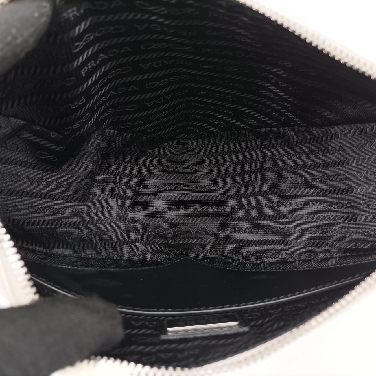 Pre-owned Prada Triangle Logo Plate White SAFFIANO Leather  shoulderbag | stylenewstar