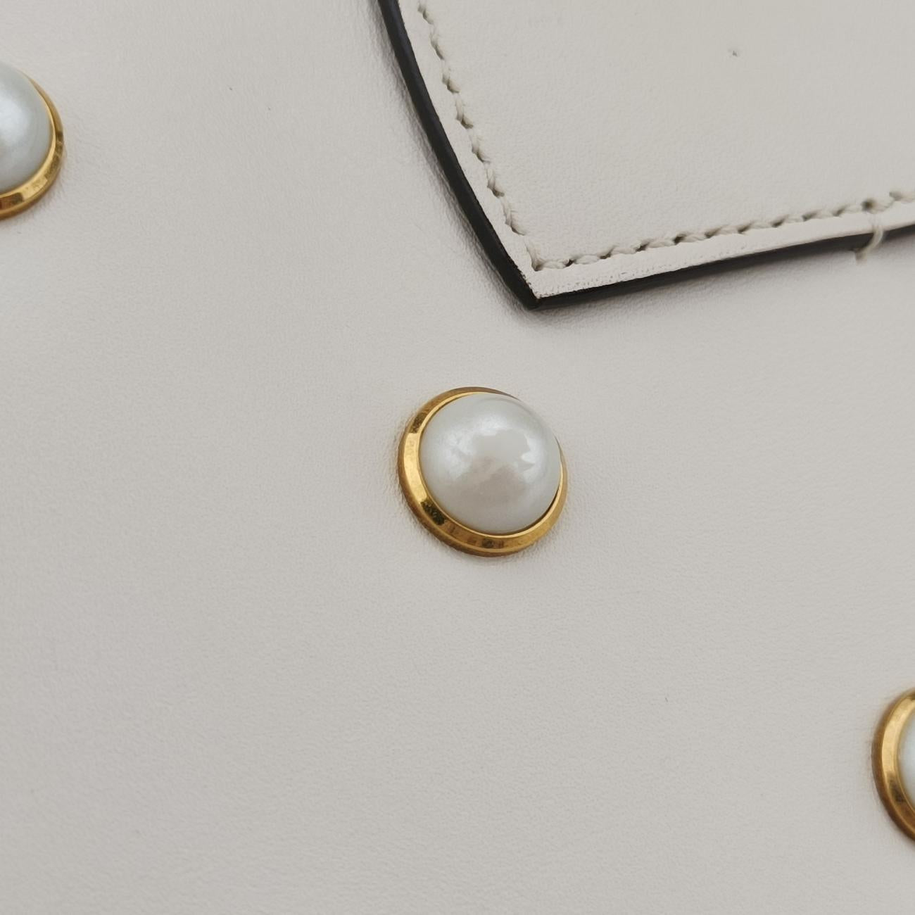 Pre-owned Gucci Broadway Pearl Bee White Leather 453778 shoulderbag | stylenewstar