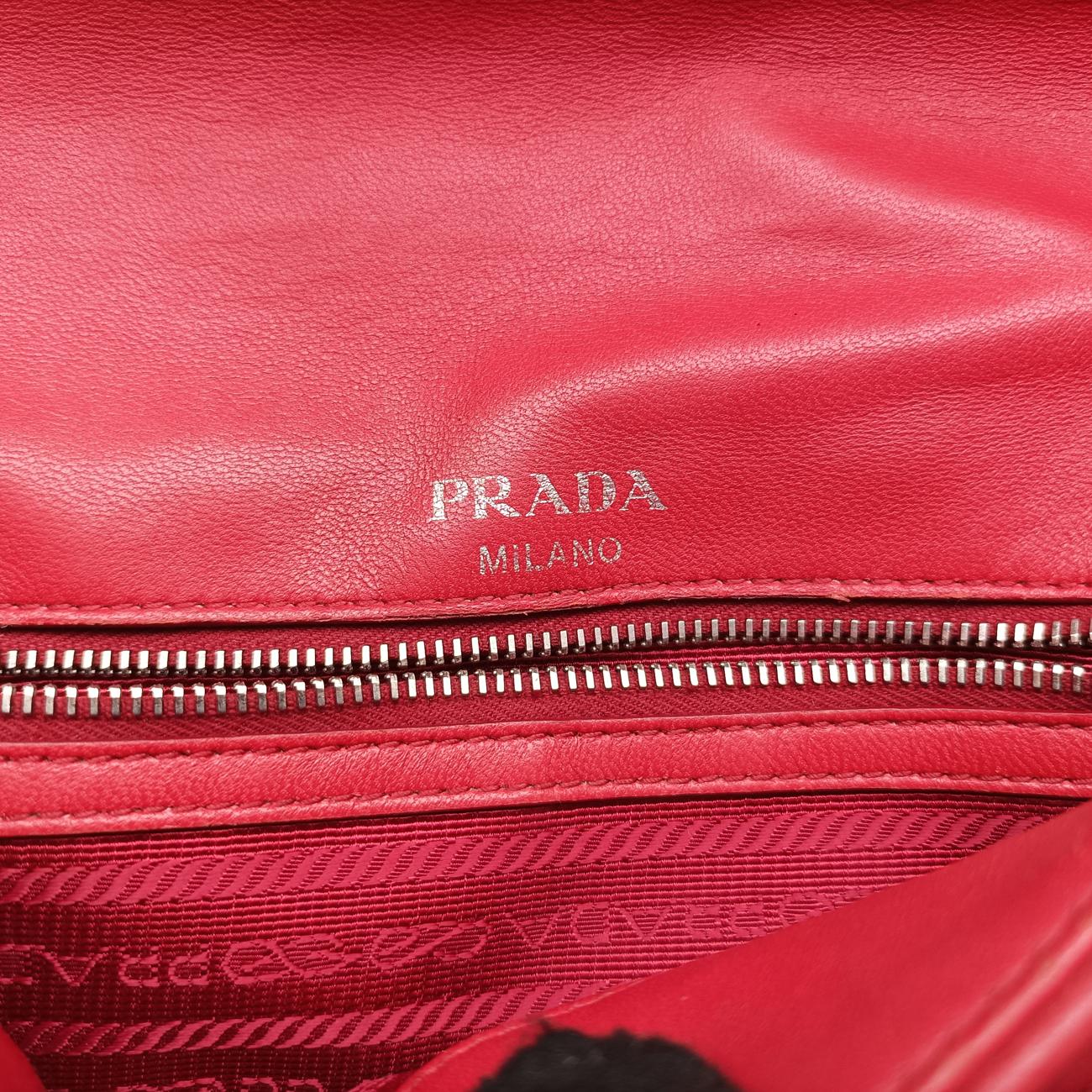 Pre-owned Prada Nappa Gaufre Sound Lock Red lambskin 1BD139 shoulderbag | stylenewstar