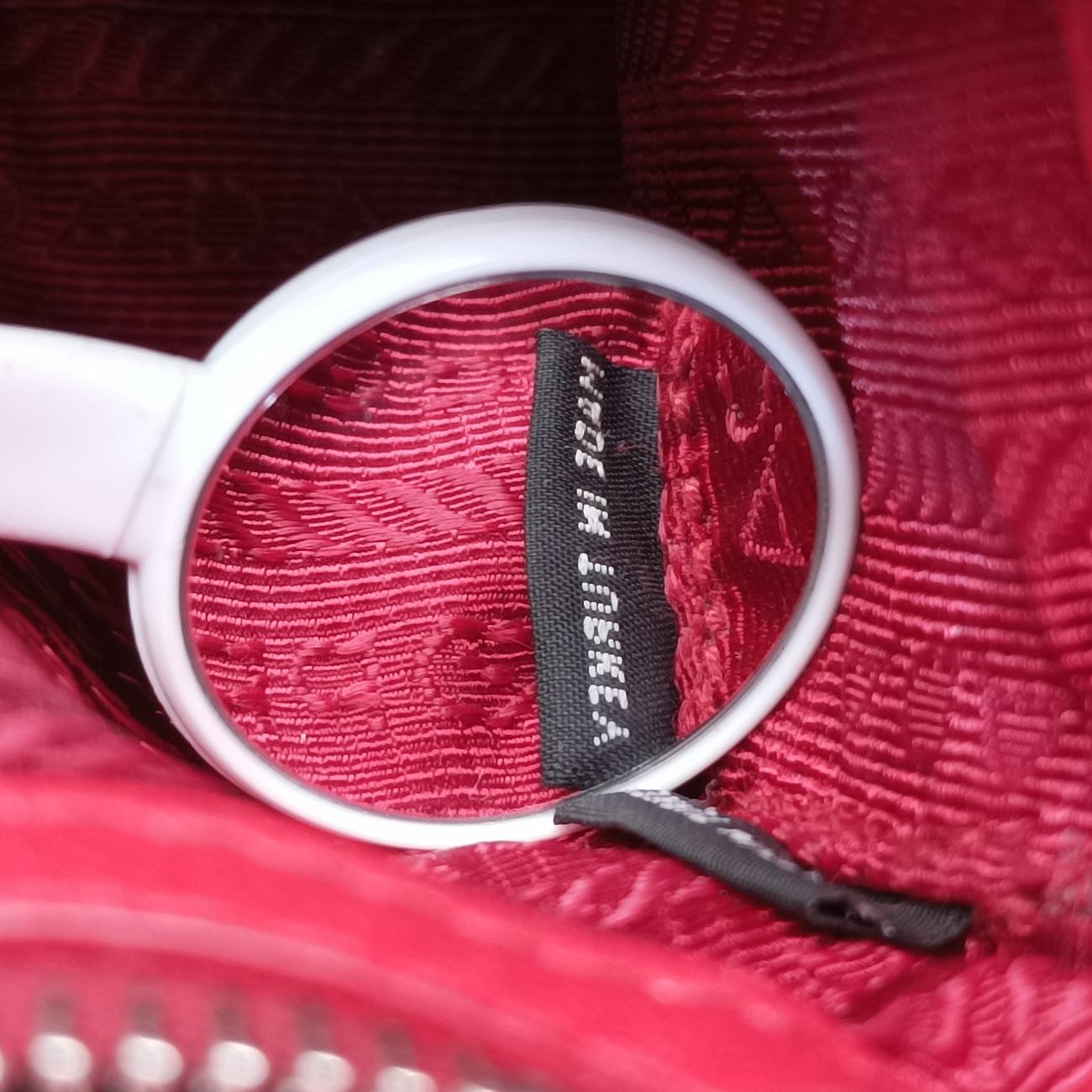 Pre-owned Prada Nappa Gaufre Sound Lock Red lambskin 1BD139 shoulderbag | stylenewstar