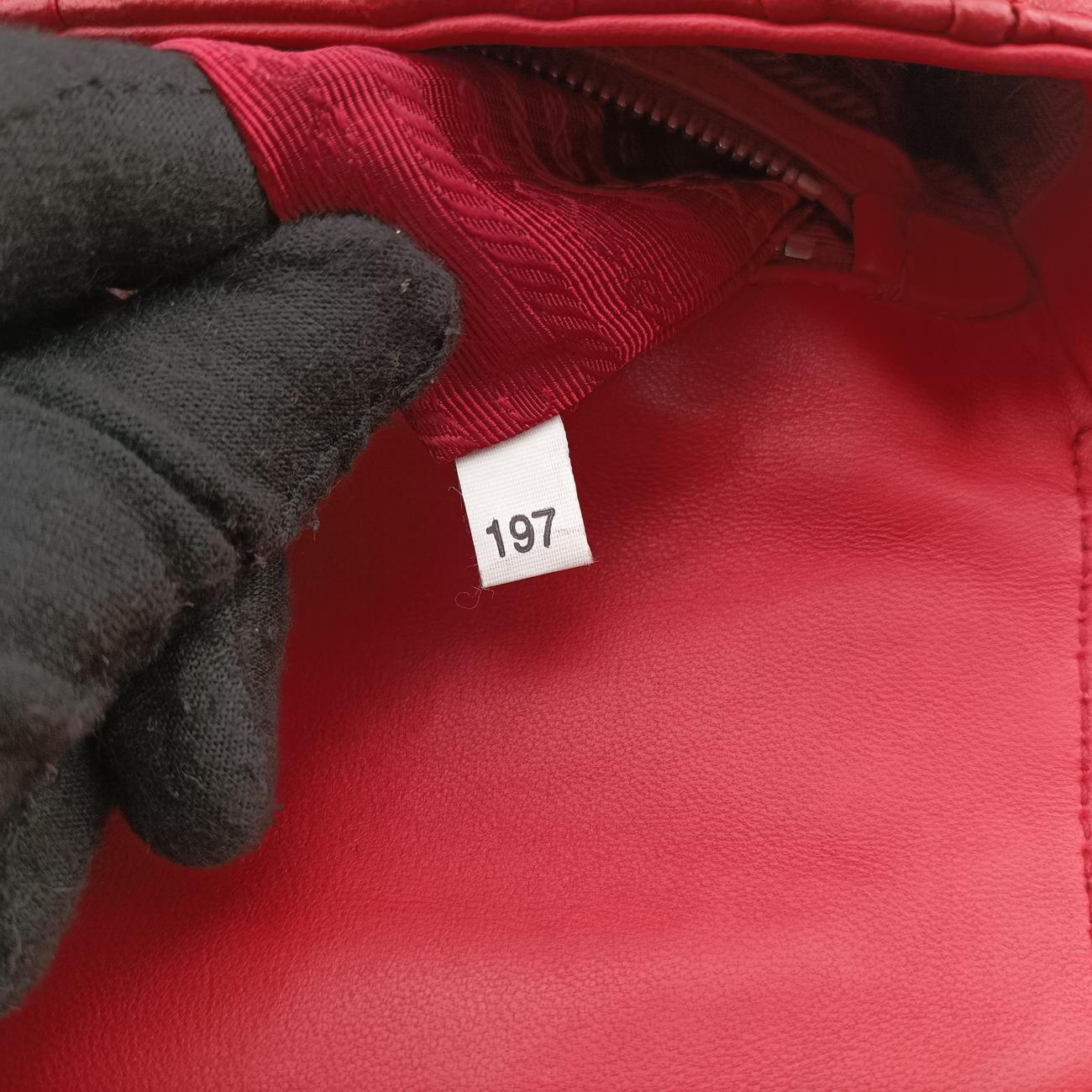 Pre-owned Prada Nappa Gaufre Sound Lock Red lambskin 1BD139 shoulderbag | stylenewstar