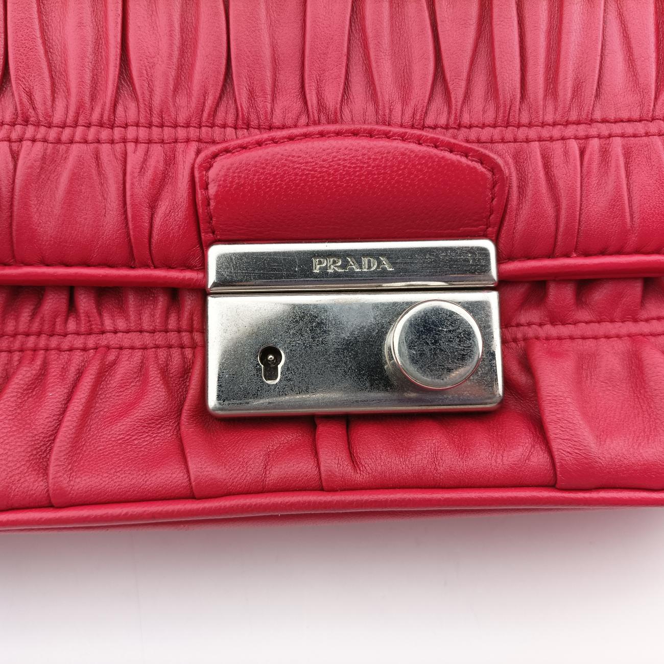 Pre-owned Prada Nappa Gaufre Sound Lock Red lambskin 1BD139 shoulderbag | stylenewstar