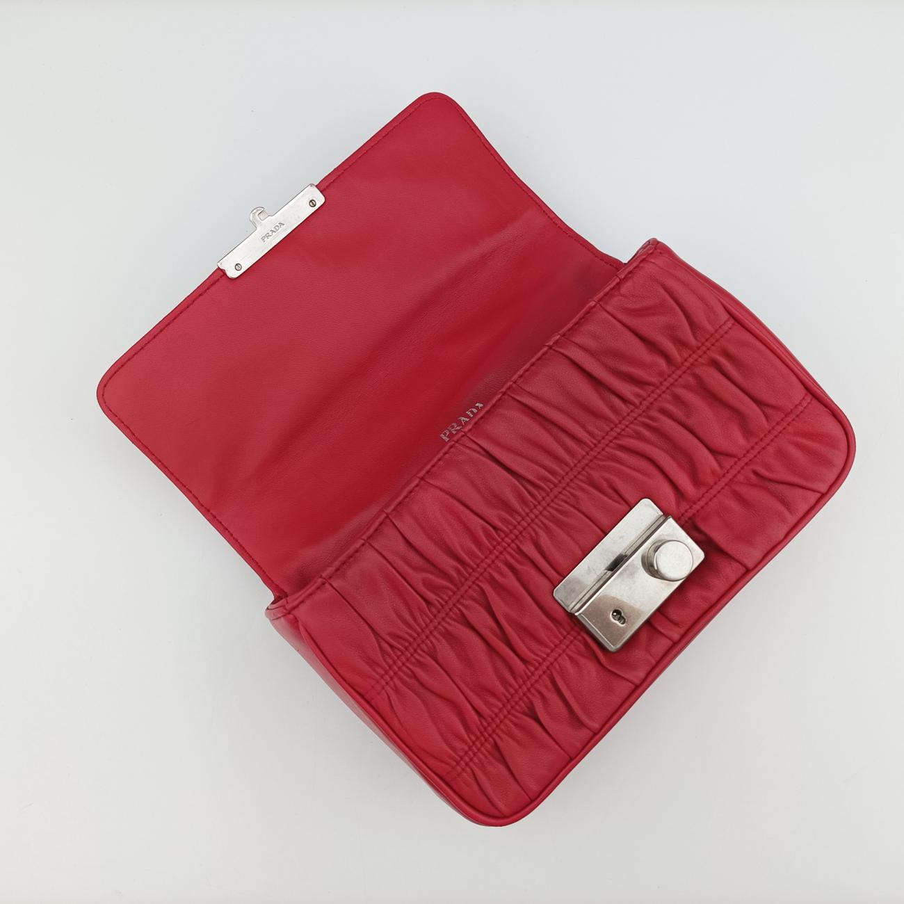 Pre-owned Prada Nappa Gaufre Sound Lock Red lambskin 1BD139 shoulderbag | stylenewstar