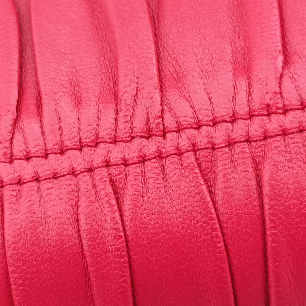 Pre-owned Prada Nappa Gaufre Sound Lock Red lambskin 1BD139 shoulderbag | stylenewstar