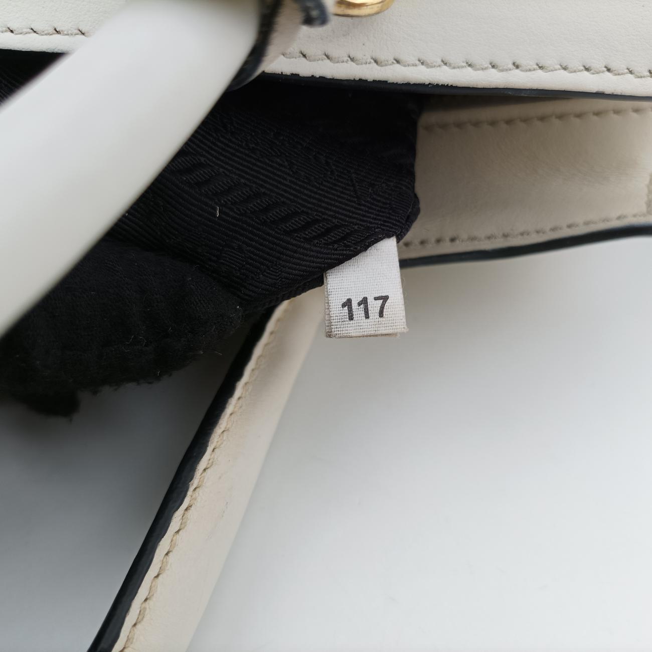 Pre-owned Prada Esplanade White SAFFIANO Leather 1BA045 shoulderbag | stylenewstar