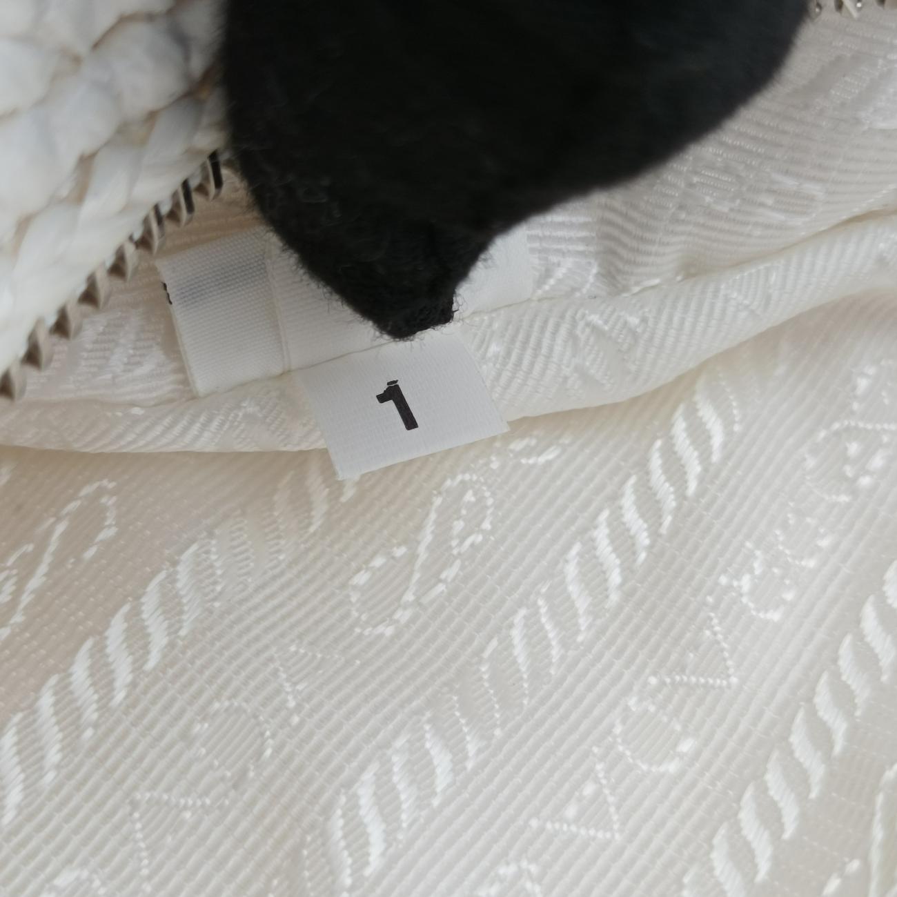 Pre-owned Prada Triangle Logo White Straw  shoulderbag | stylenewstar