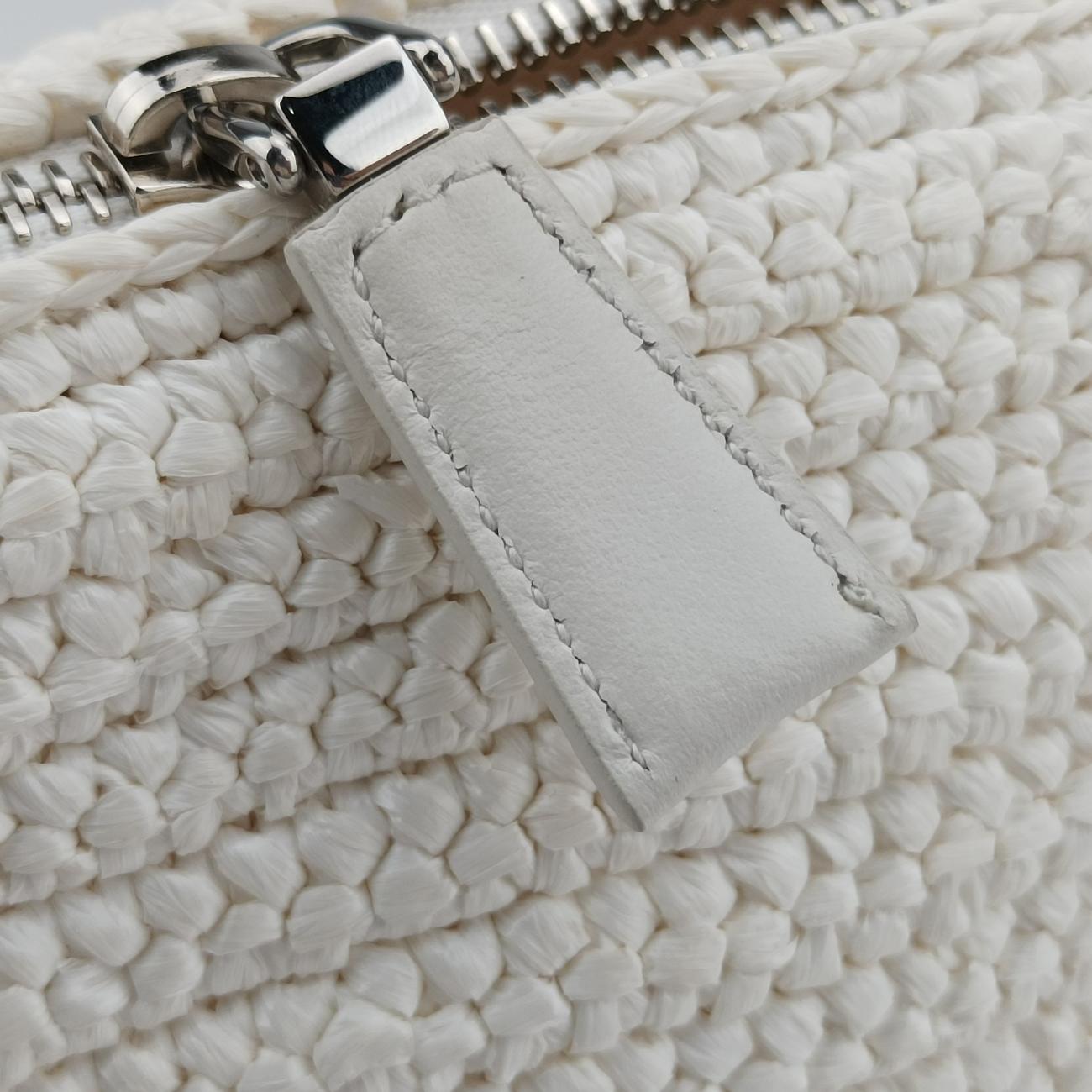 Pre-owned Prada Triangle Logo White Straw  shoulderbag | stylenewstar