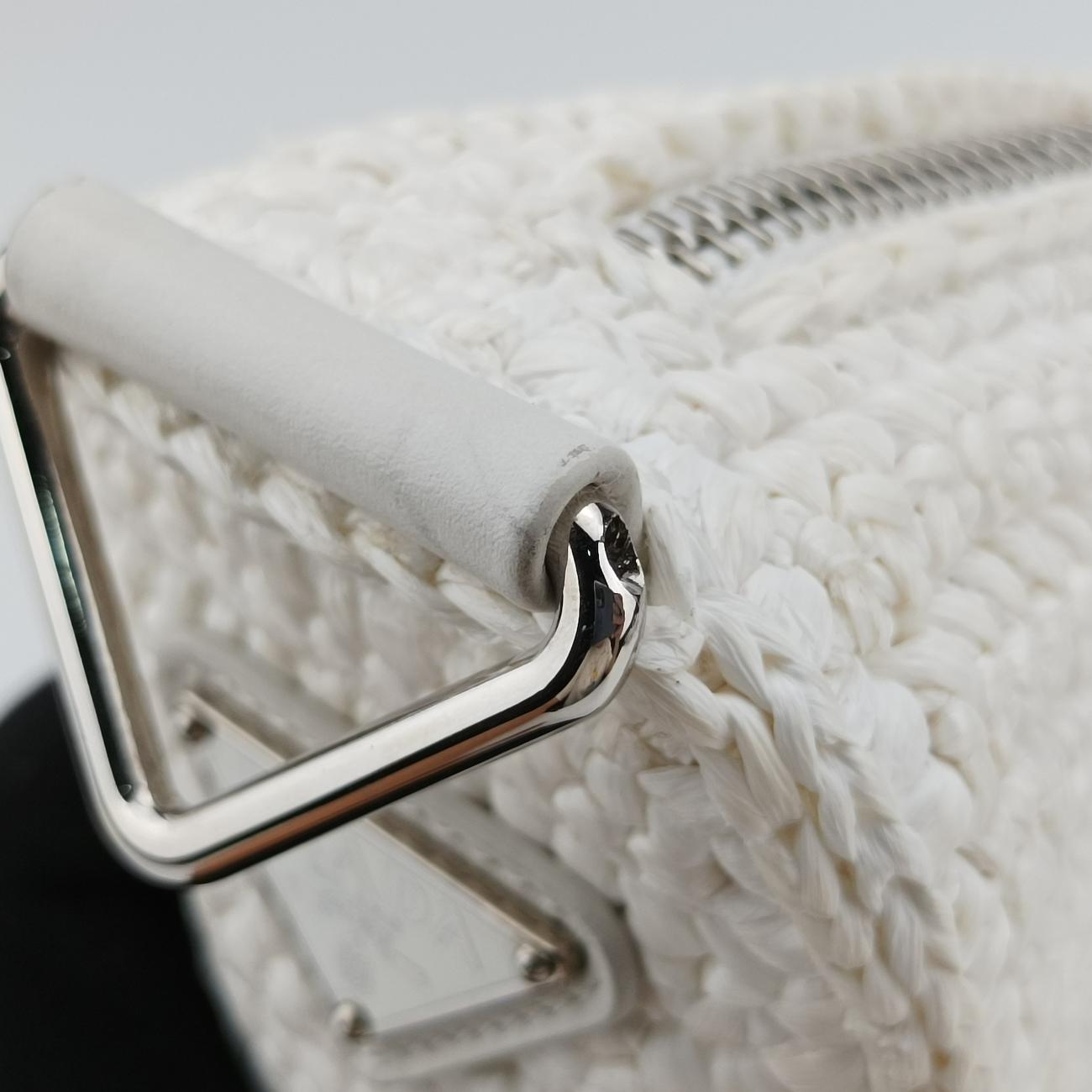 Pre-owned Prada Triangle Logo White Straw  shoulderbag | stylenewstar