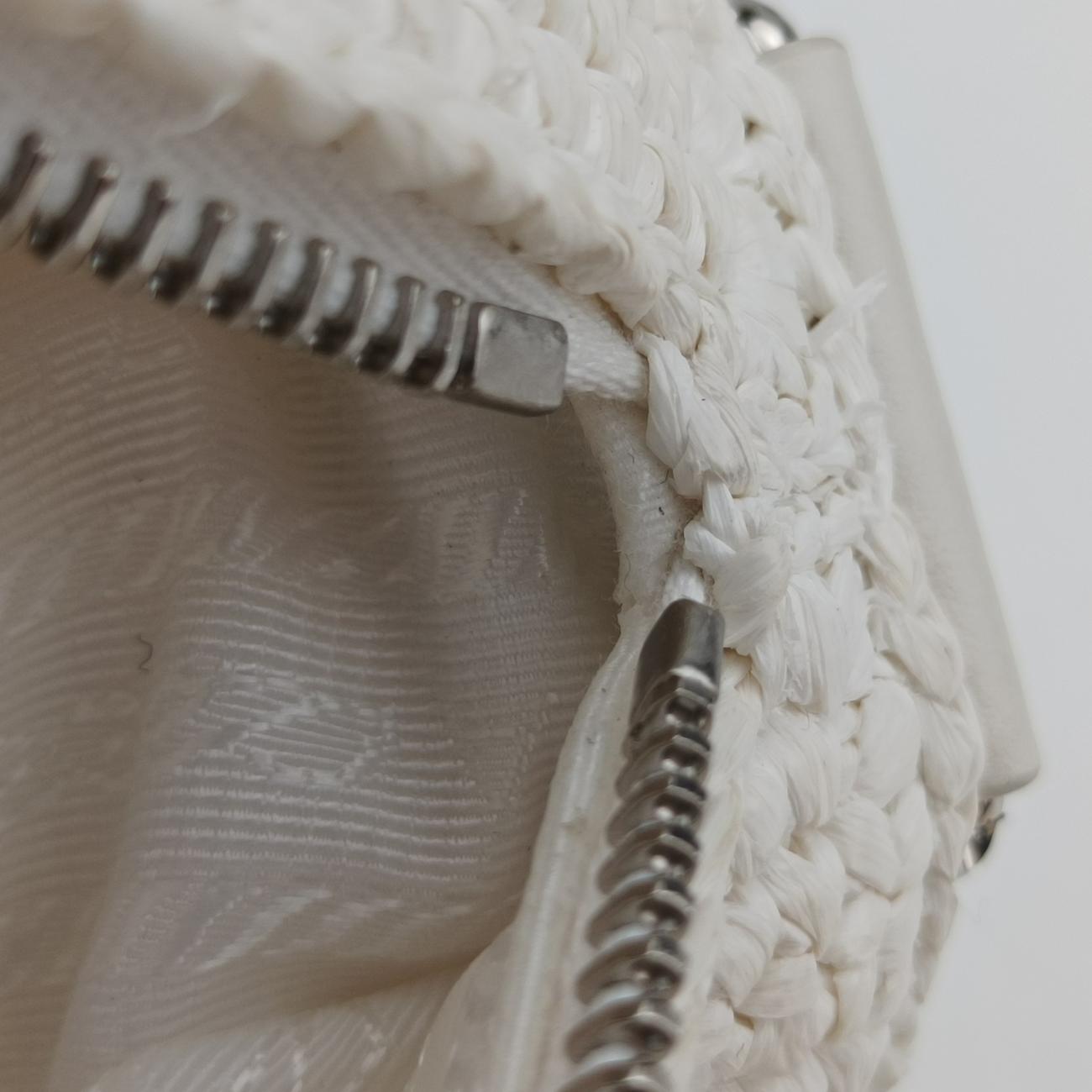 Pre-owned Prada Triangle Logo White Straw  shoulderbag | stylenewstar