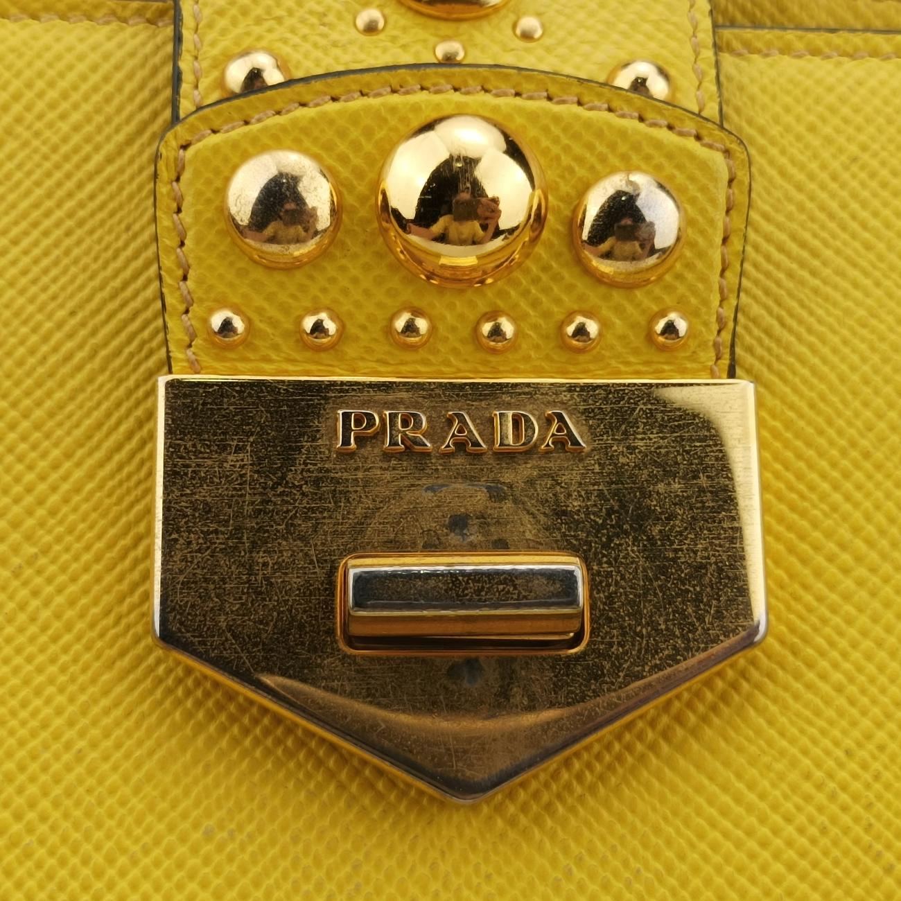 Pre-owned Prada Cuir Studded Open Promenade Yellow Saffiano Leather BN2753 handbag | stylenewstar