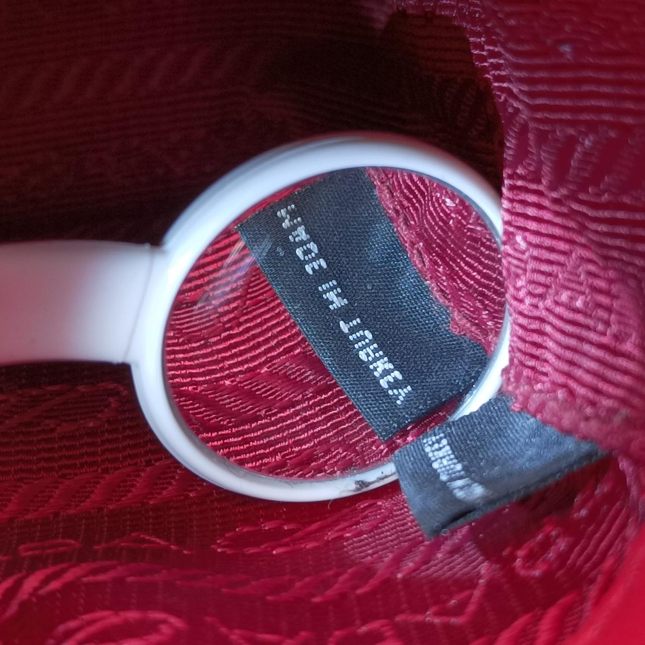 Pre-owned Prada Nappa Gaufre Red lambskin 1BD140 shoulderbag | stylenewstar