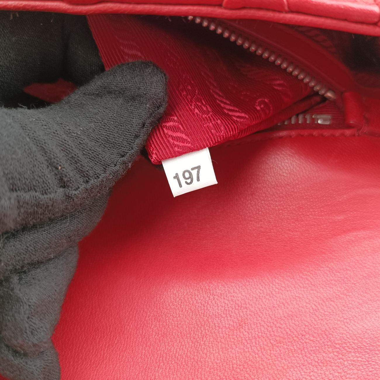 Pre-owned Prada Nappa Gaufre Red lambskin 1BD140 shoulderbag | stylenewstar