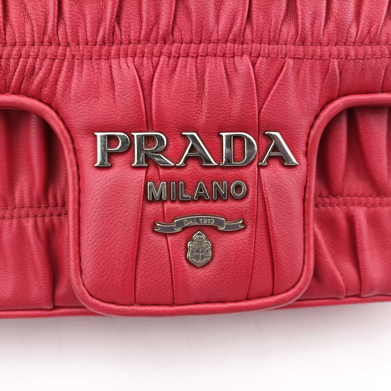 Pre-owned Prada Nappa Gaufre Red lambskin 1BD140 shoulderbag | stylenewstar