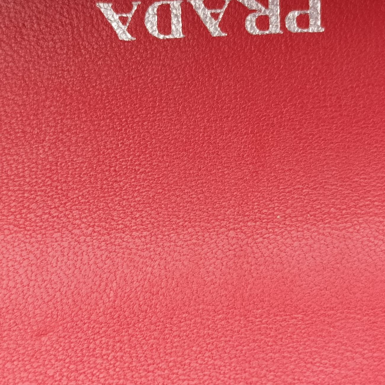 Pre-owned Prada Nappa Gaufre Red lambskin 1BD140 shoulderbag | stylenewstar