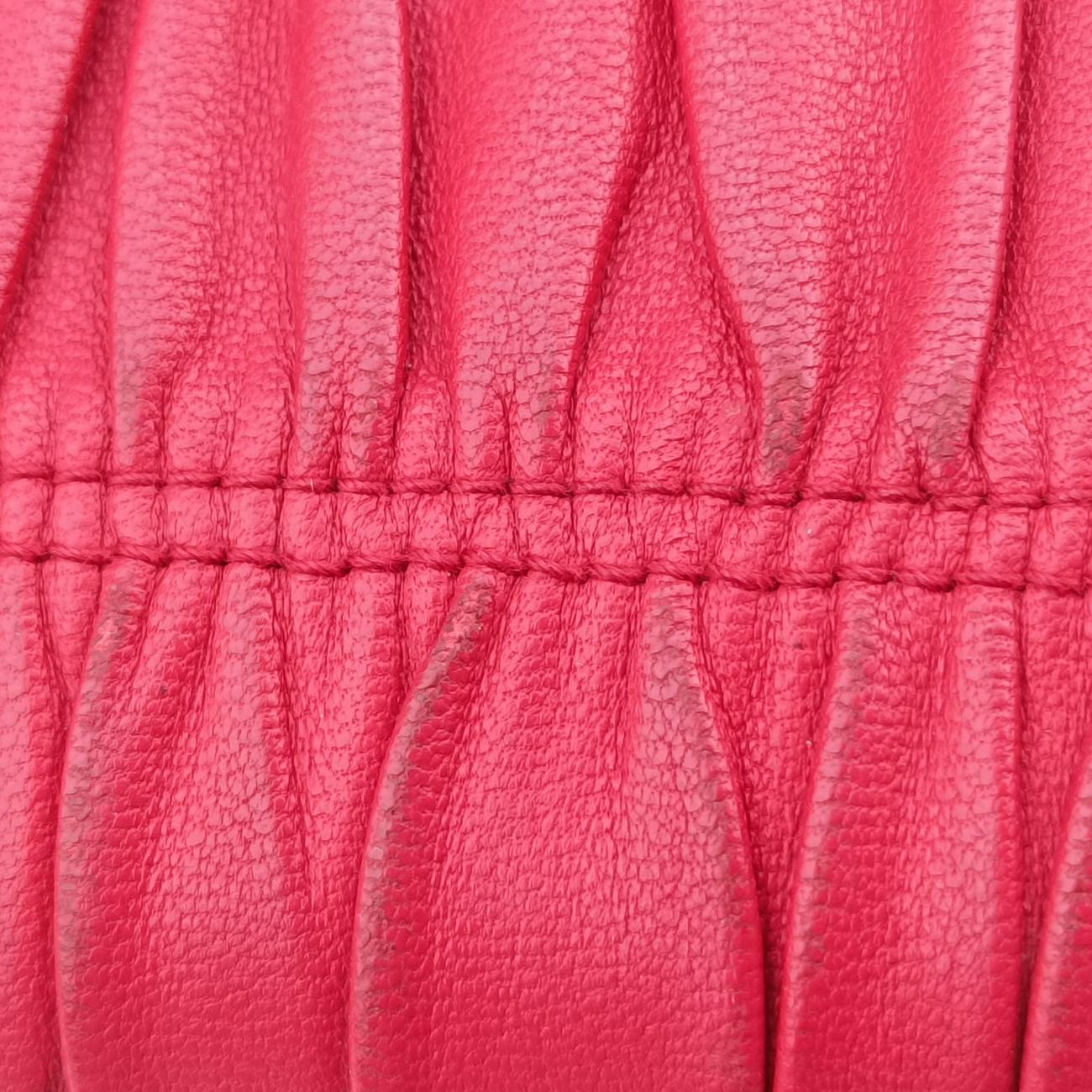 Pre-owned Prada Nappa Gaufre Red lambskin 1BD140 shoulderbag | stylenewstar