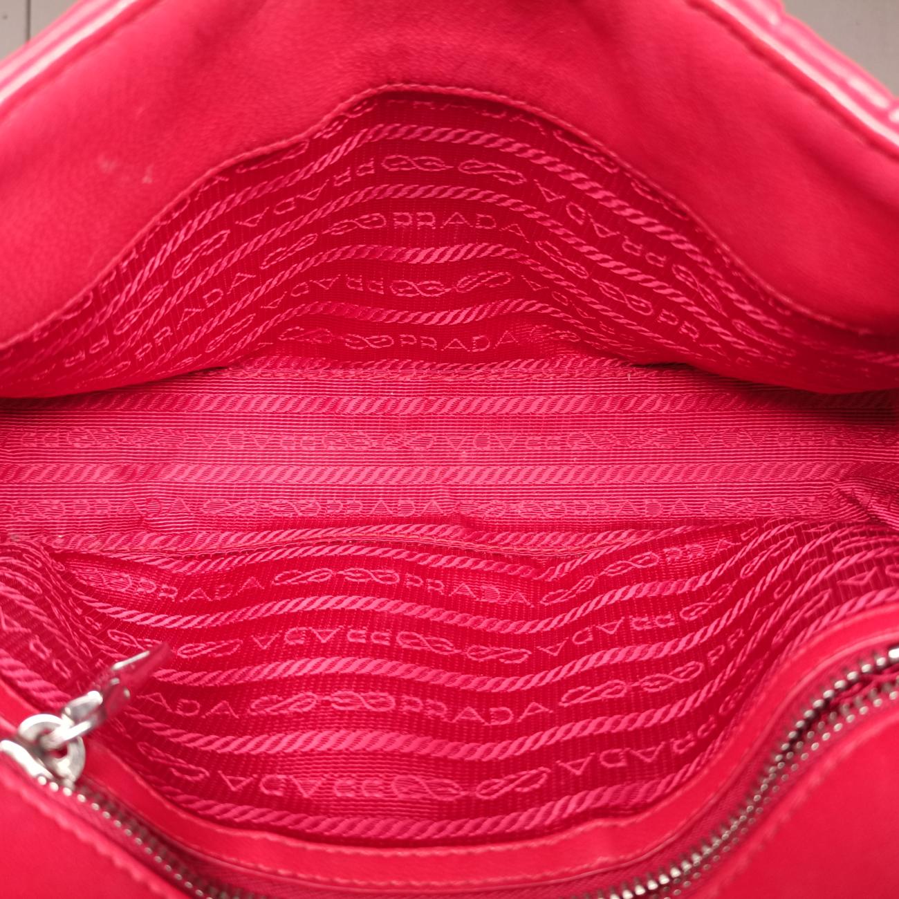 Pre-owned Prada Nappa Gaufre Red lambskin 1BD140 shoulderbag | stylenewstar