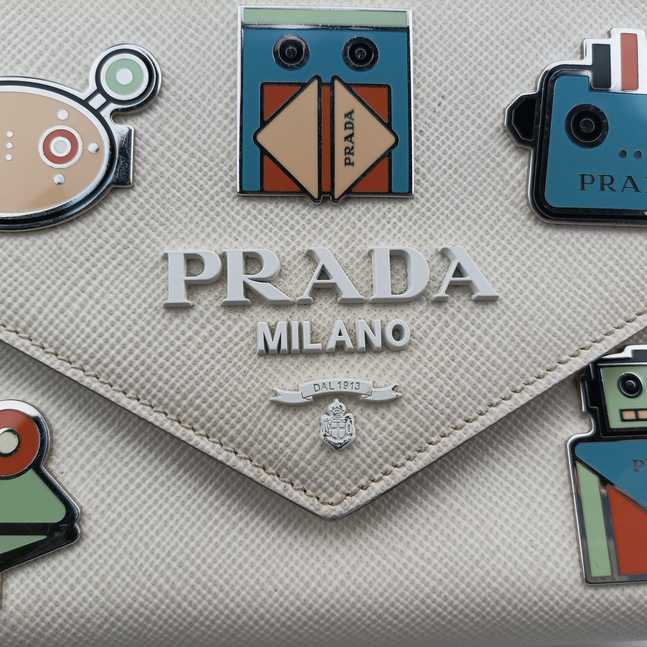 Pre-owned Prada Monochrome Robot White SAFFIANO Leather 1BD127 shoulderbag | stylenewstar