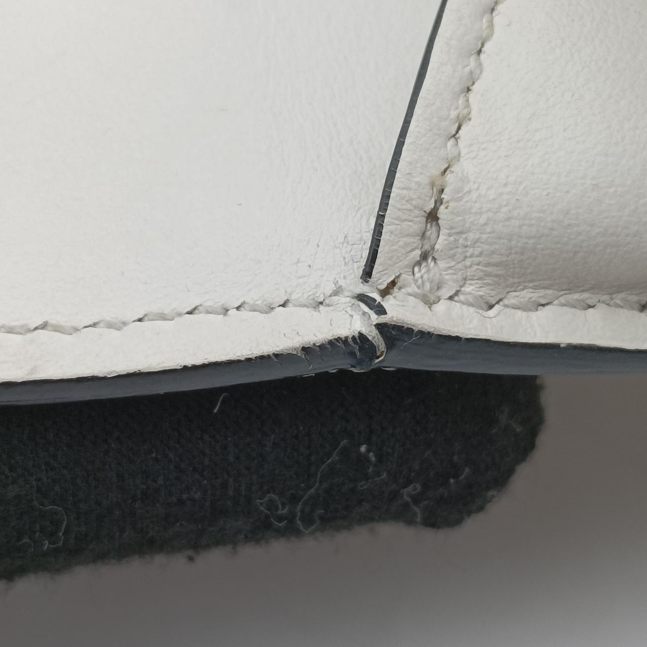 Pre-owned Prada Monochrome Robot White SAFFIANO Leather 1BD127 shoulderbag | stylenewstar