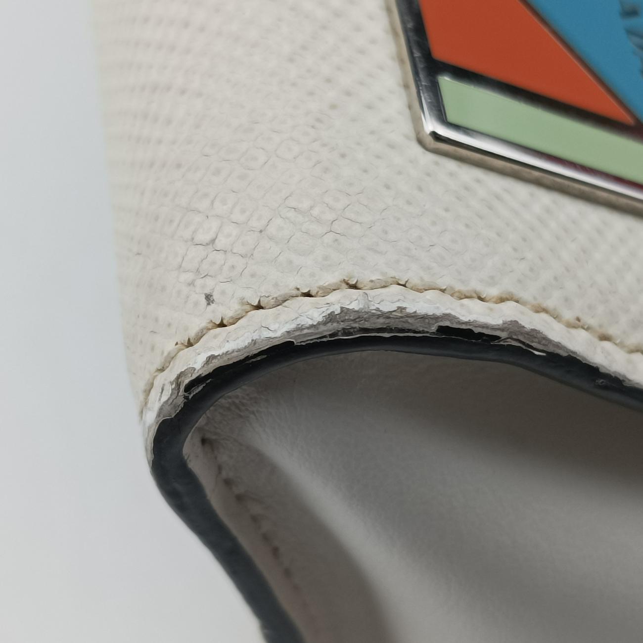 Pre-owned Prada Monochrome Robot White SAFFIANO Leather 1BD127 shoulderbag | stylenewstar