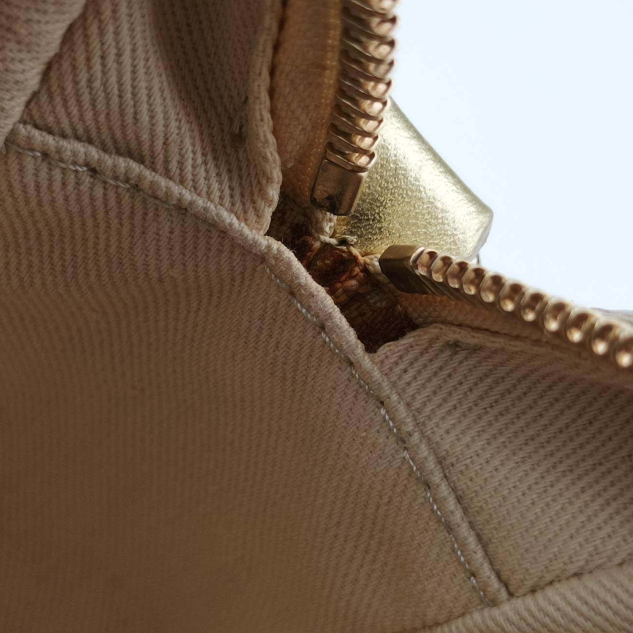 Pre-owned VERSACE Medusa Golden Leather  shoulderbag | stylenewstar