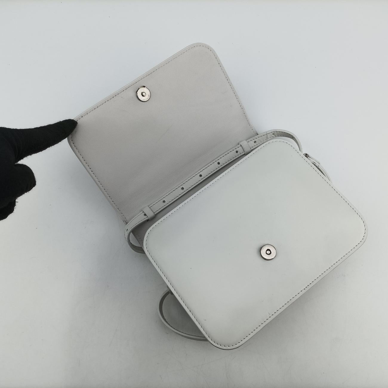 Pre-owned Balenciaga B.Logo White Leather  shoulderbag | stylenewstar