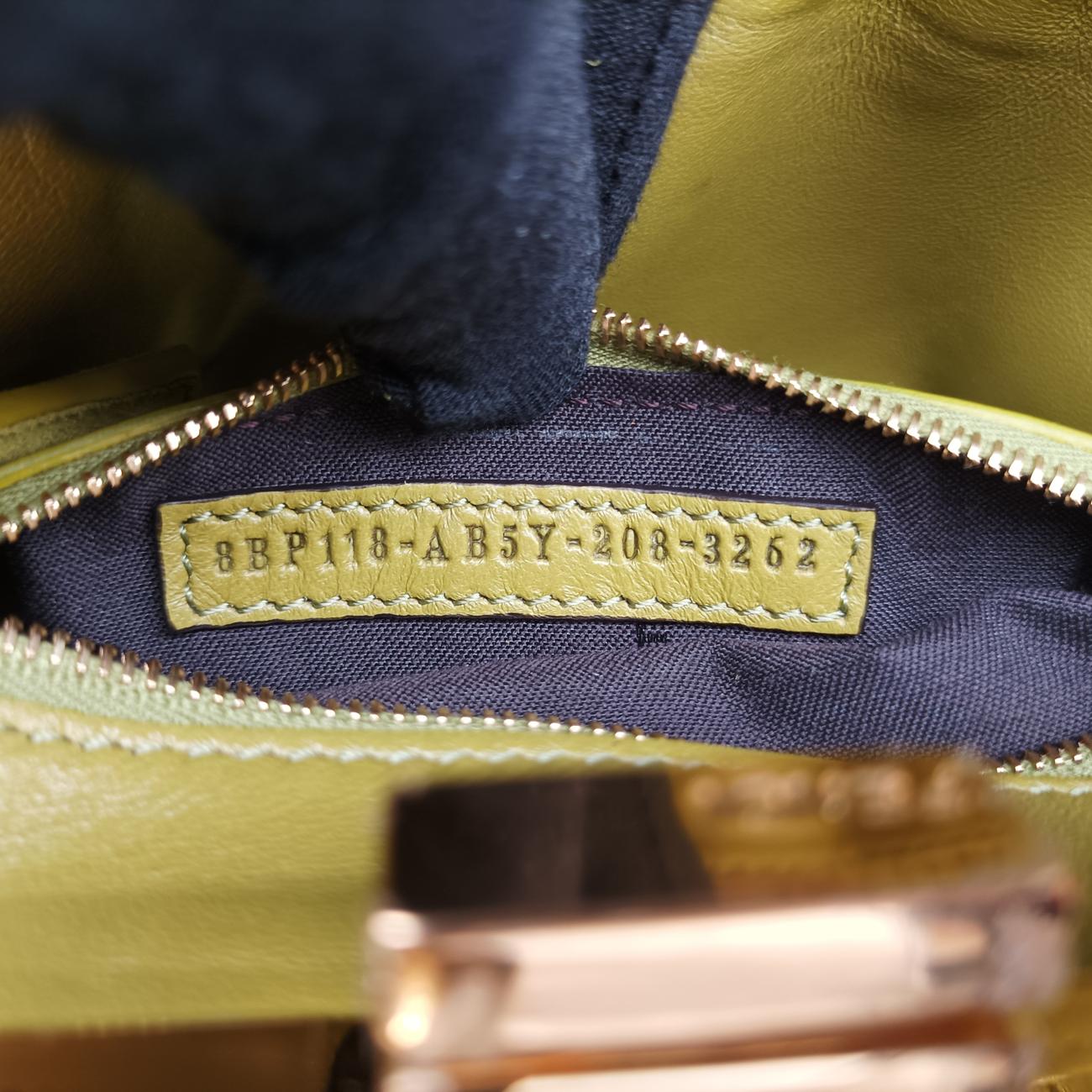 Secondhand Fendi Peekaboo Green Suede 8BP118 shoulderbag | stylenewstar