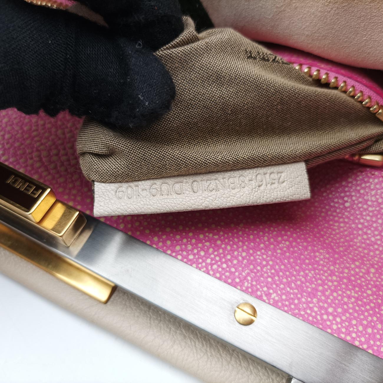 Pre-owned Fendi PEEKABOO Large Beige Leather 8BN210 shoulderbag | stylenewstar