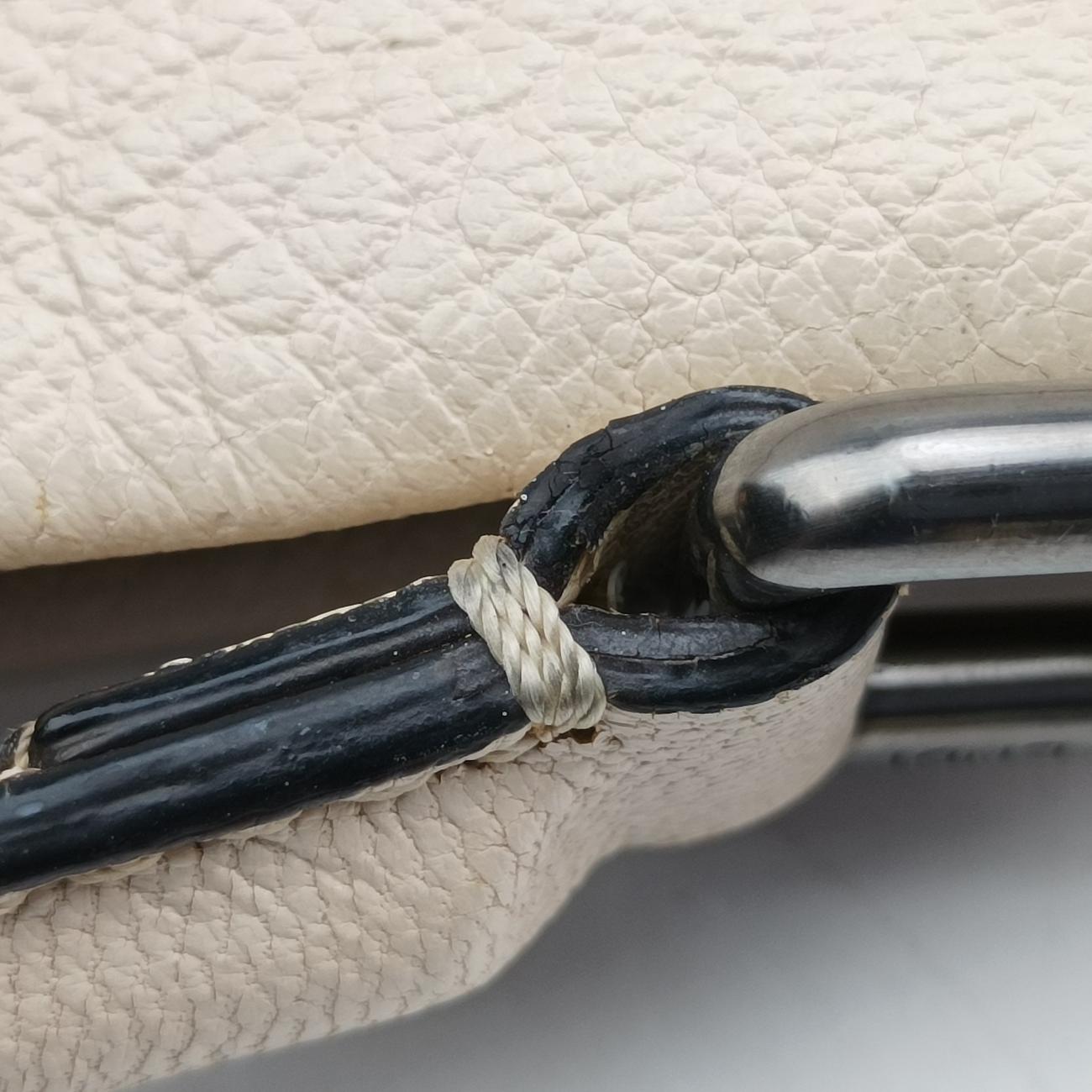 Pre-owned Fendi PEEKABOO Large Beige Leather 8BN210 shoulderbag | stylenewstar