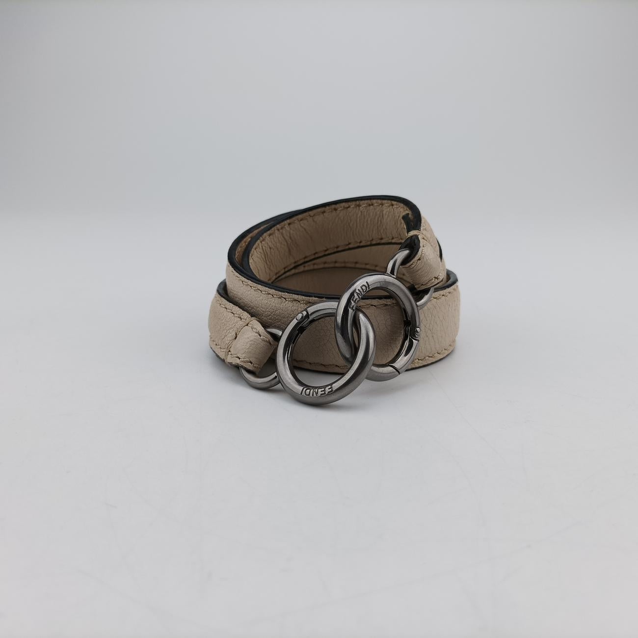 Pre-owned Fendi PEEKABOO Large Beige Leather 8BN210 shoulderbag | stylenewstar