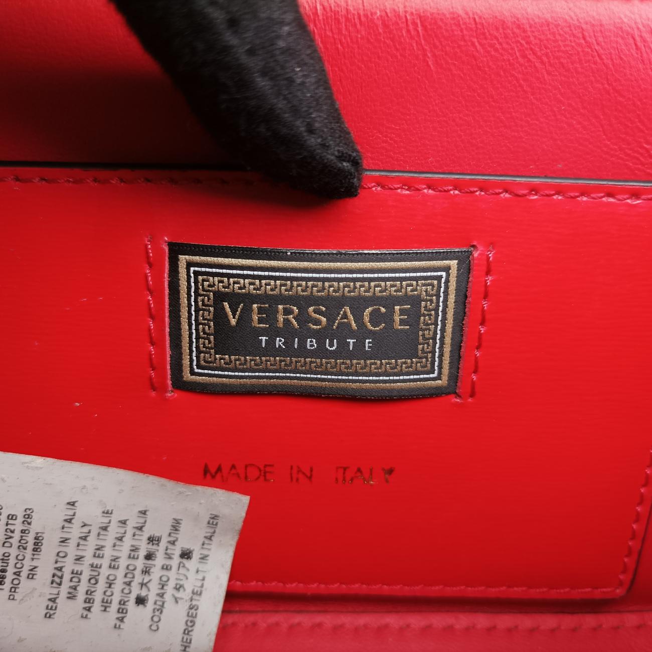 Pre-owned VERSACE Medusa Red Leather  shoulderbag | stylenewstar