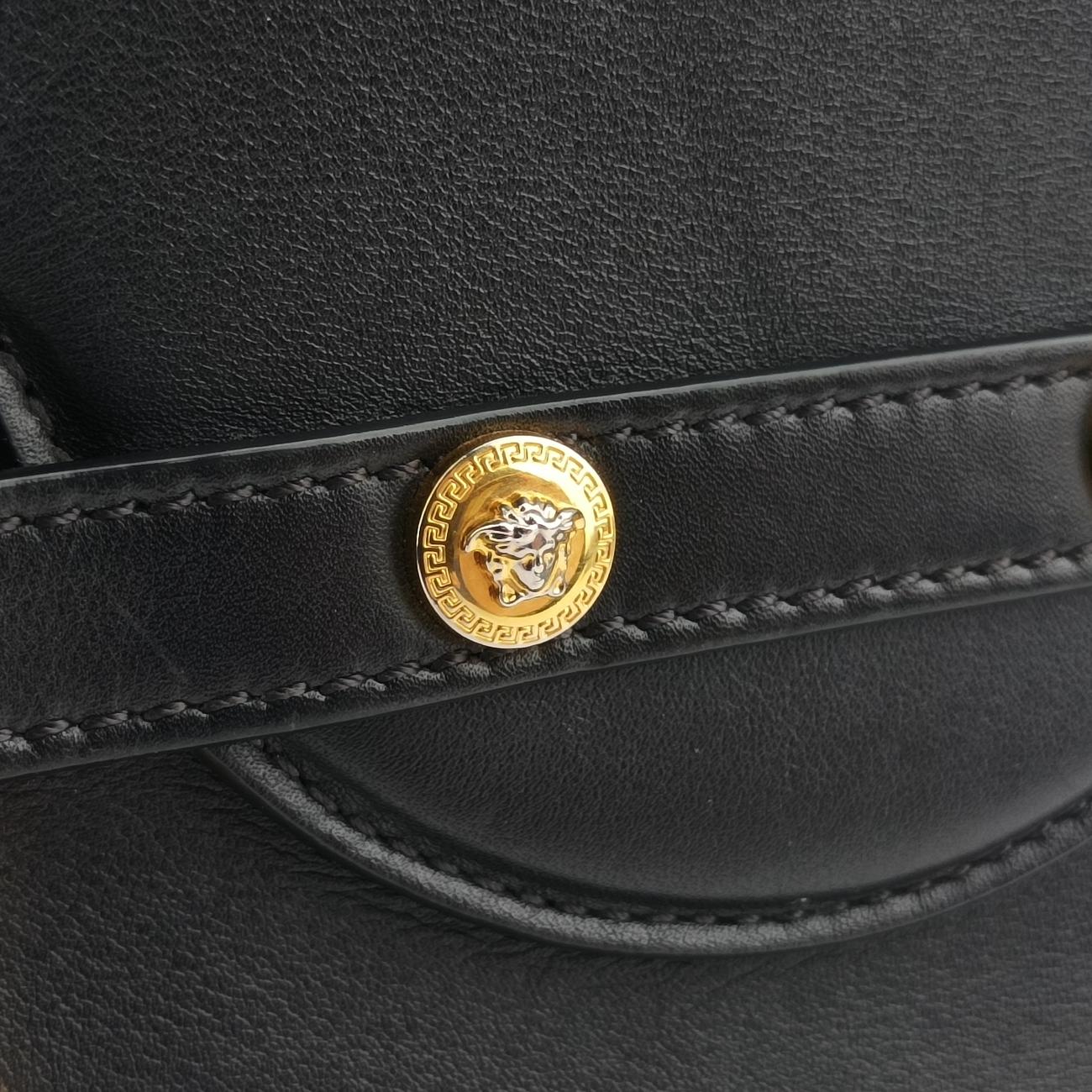 Pre-owned VERSACE SIGNATURE La Medusa Black Leather  shoulderbag | stylenewstar