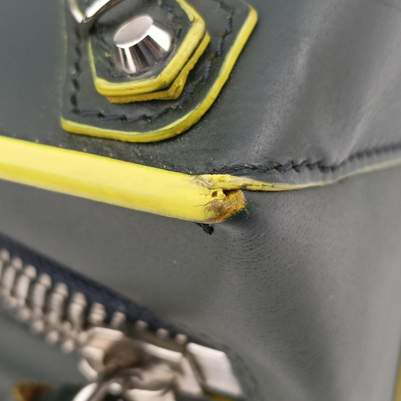 Pre-owned Balenciaga Paper A6 Tote Green×Yellow Leather  handbag | stylenewstar