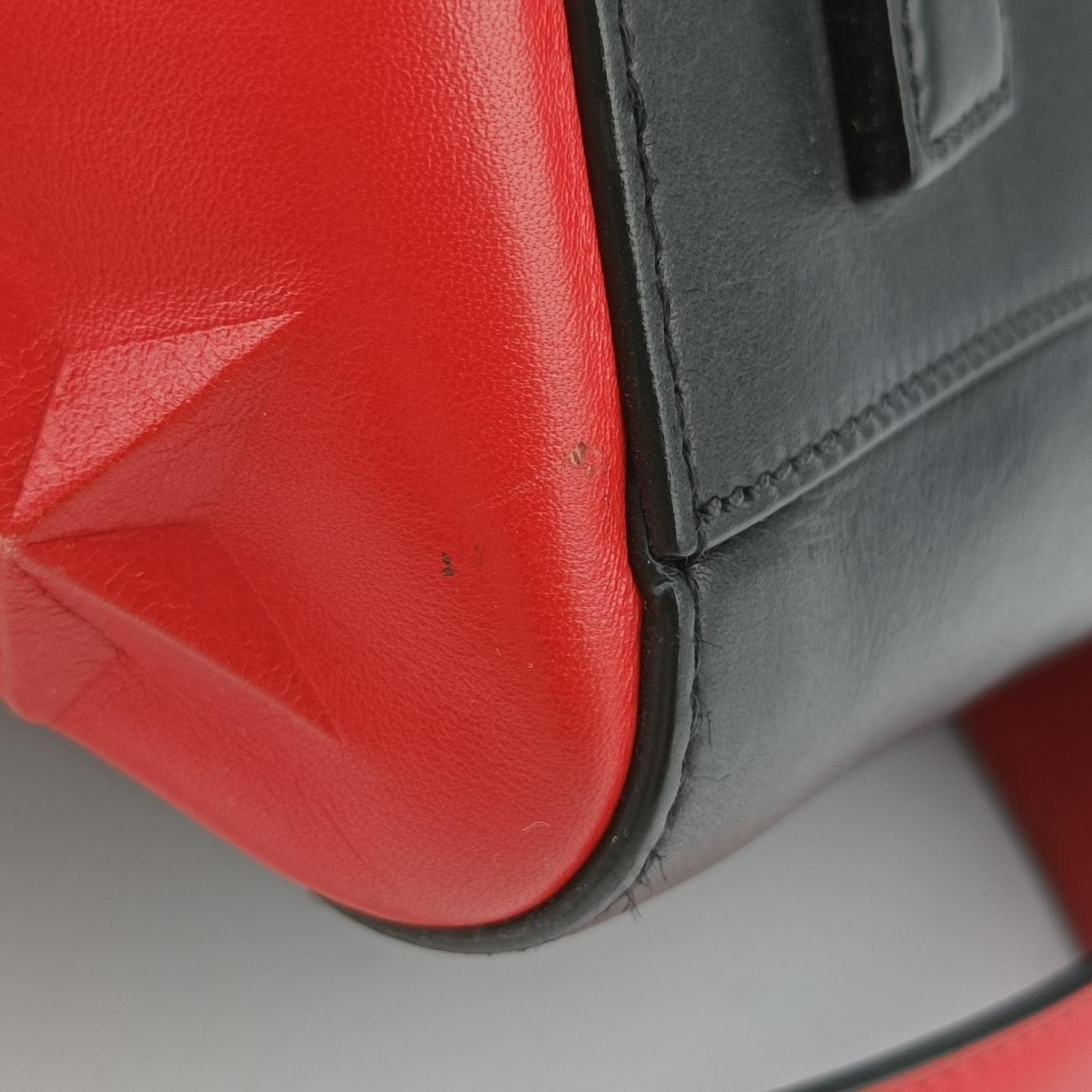 Pre-owned Givenchy Antigona Red×black Leather  shoulderbag | stylenewstar