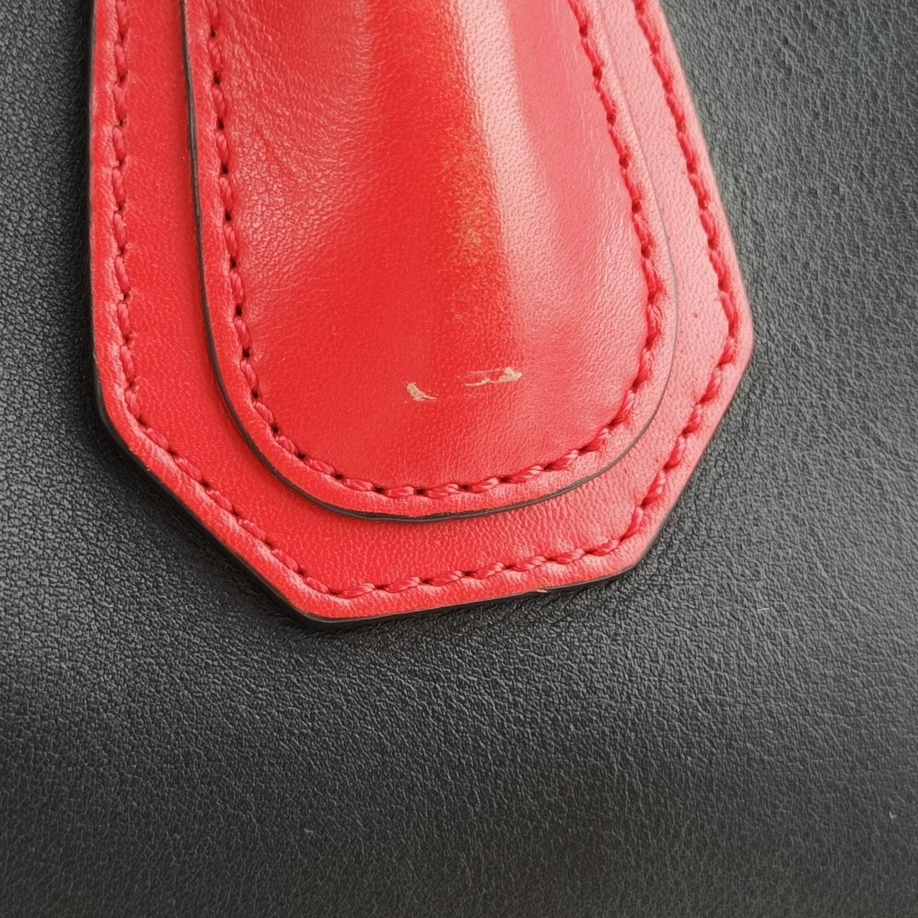 Pre-owned Givenchy Antigona Red×black Leather  shoulderbag | stylenewstar