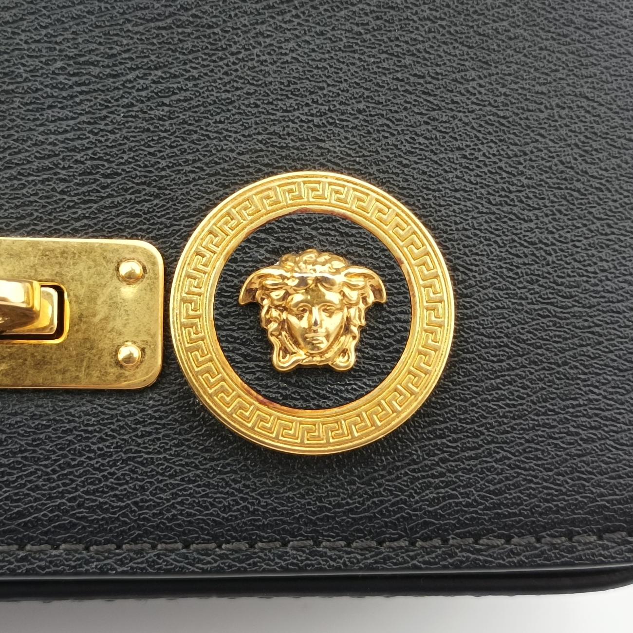 Pre-owned VERSACE Medusa Black Leather  shoulderbag | stylenewstar