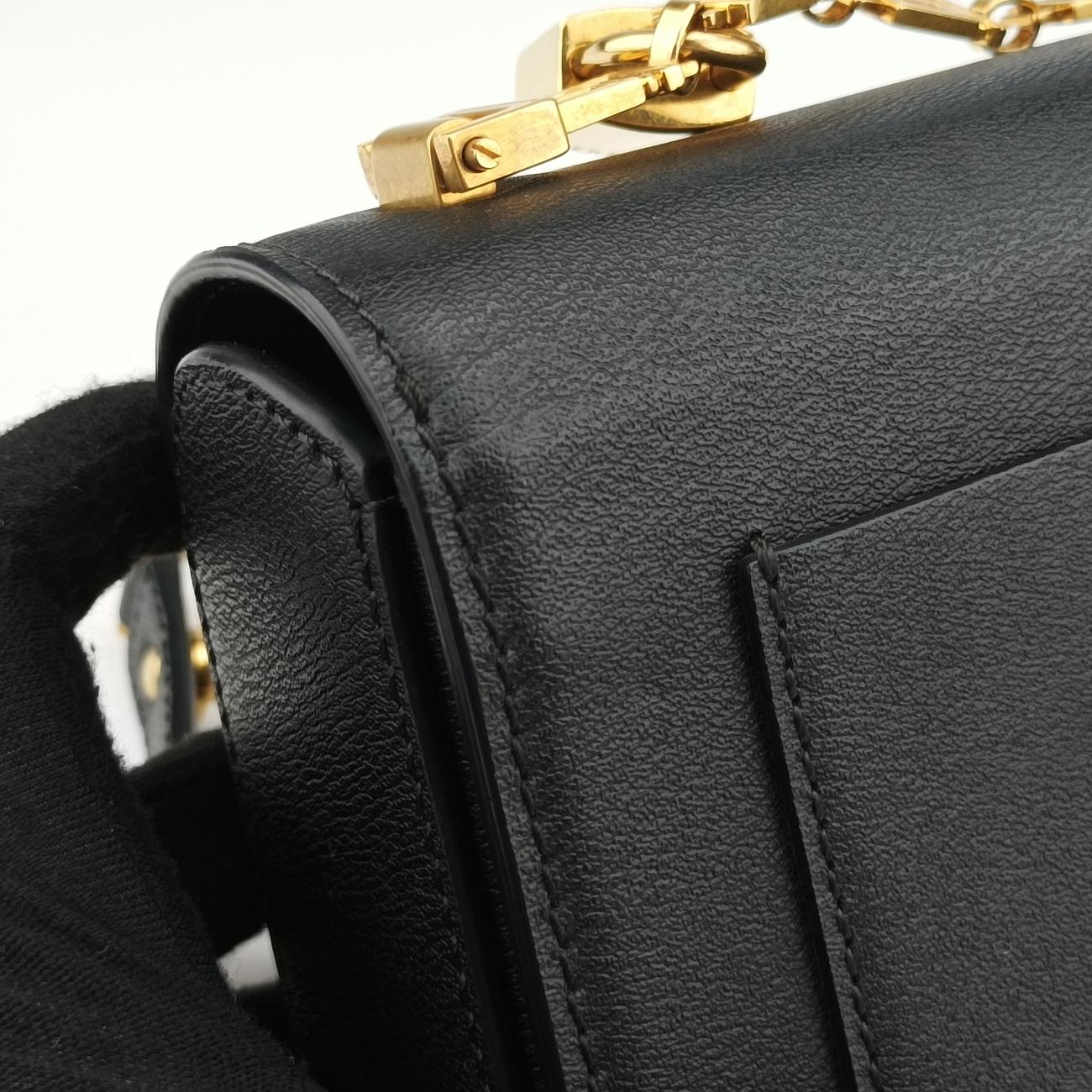 Pre-owned VERSACE Medusa Black Leather  shoulderbag | stylenewstar