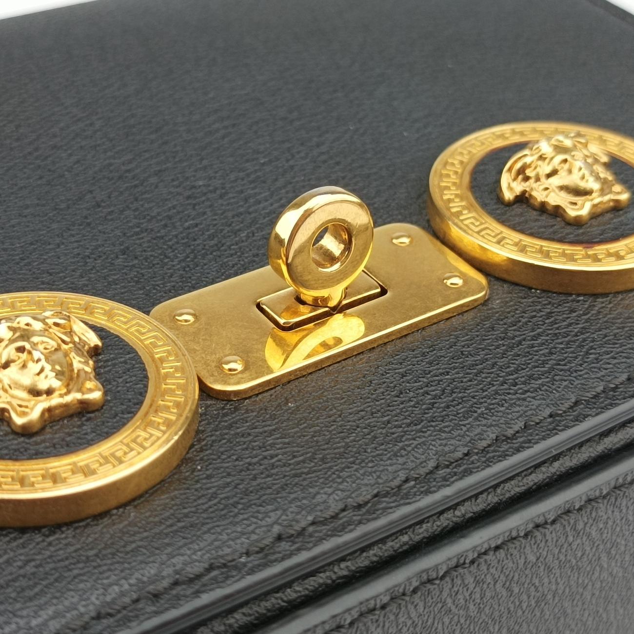 Pre-owned VERSACE Medusa Black Leather  shoulderbag | stylenewstar