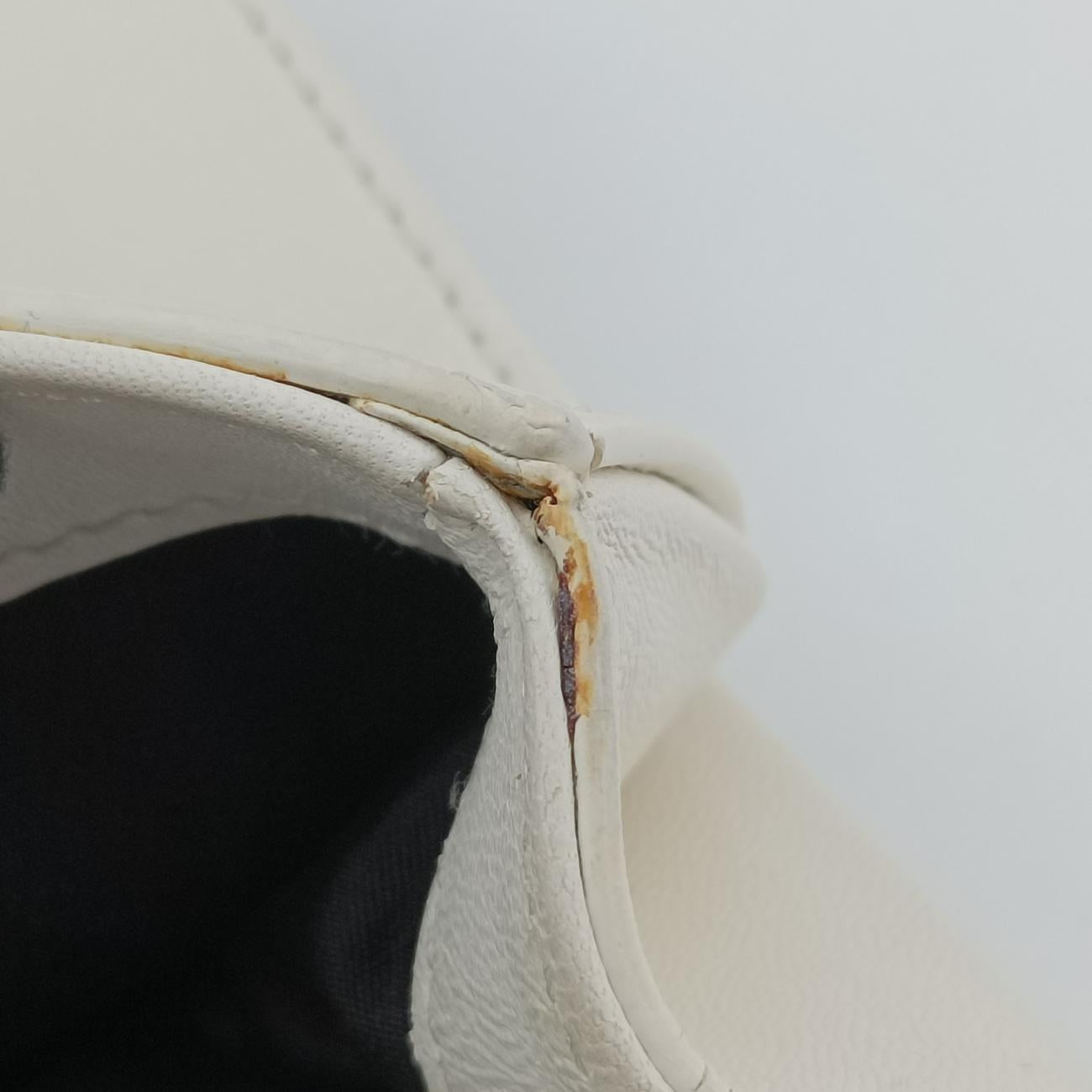 Pre-owned VERSACE La Medusa White Leather  shoulderbag | stylenewstar