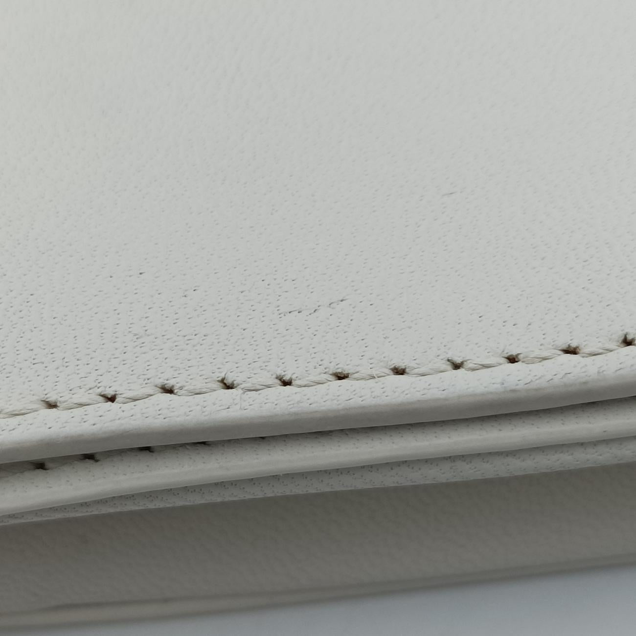 Pre-owned VERSACE La Medusa White Leather  shoulderbag | stylenewstar