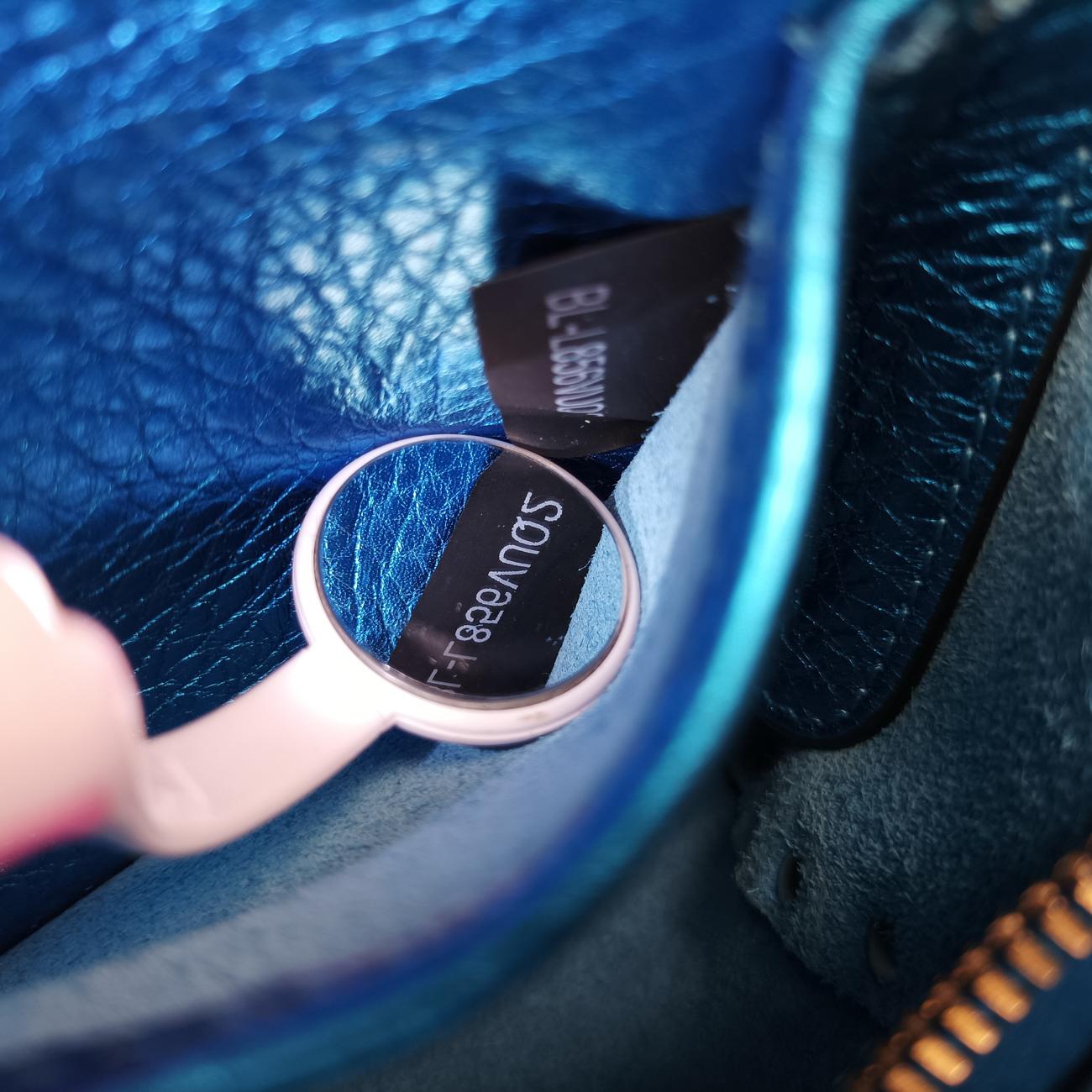 Pre-owned Valentino Rockstud Blue Leather  shoulderbag | stylenewstar