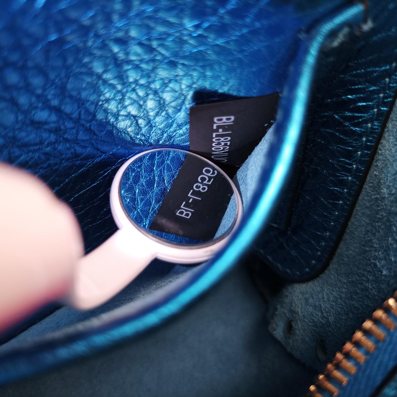 Pre-owned Valentino Rockstud Blue Leather  shoulderbag | stylenewstar