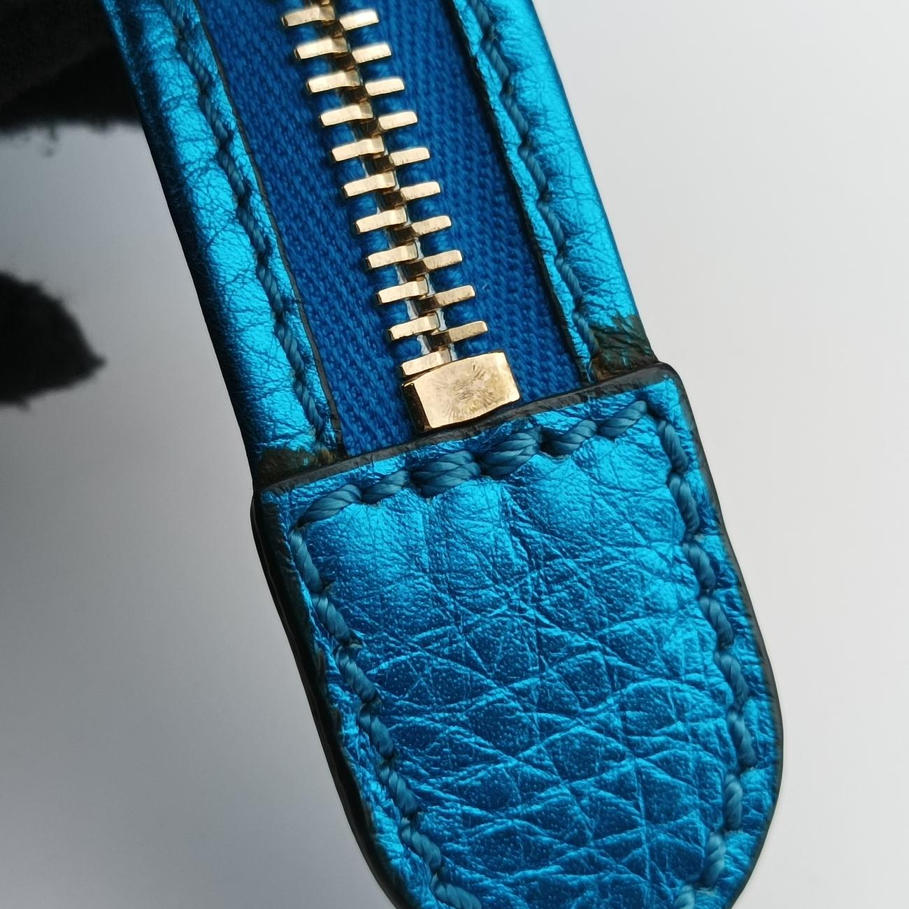 Pre-owned Valentino Rockstud Blue Leather  shoulderbag | stylenewstar