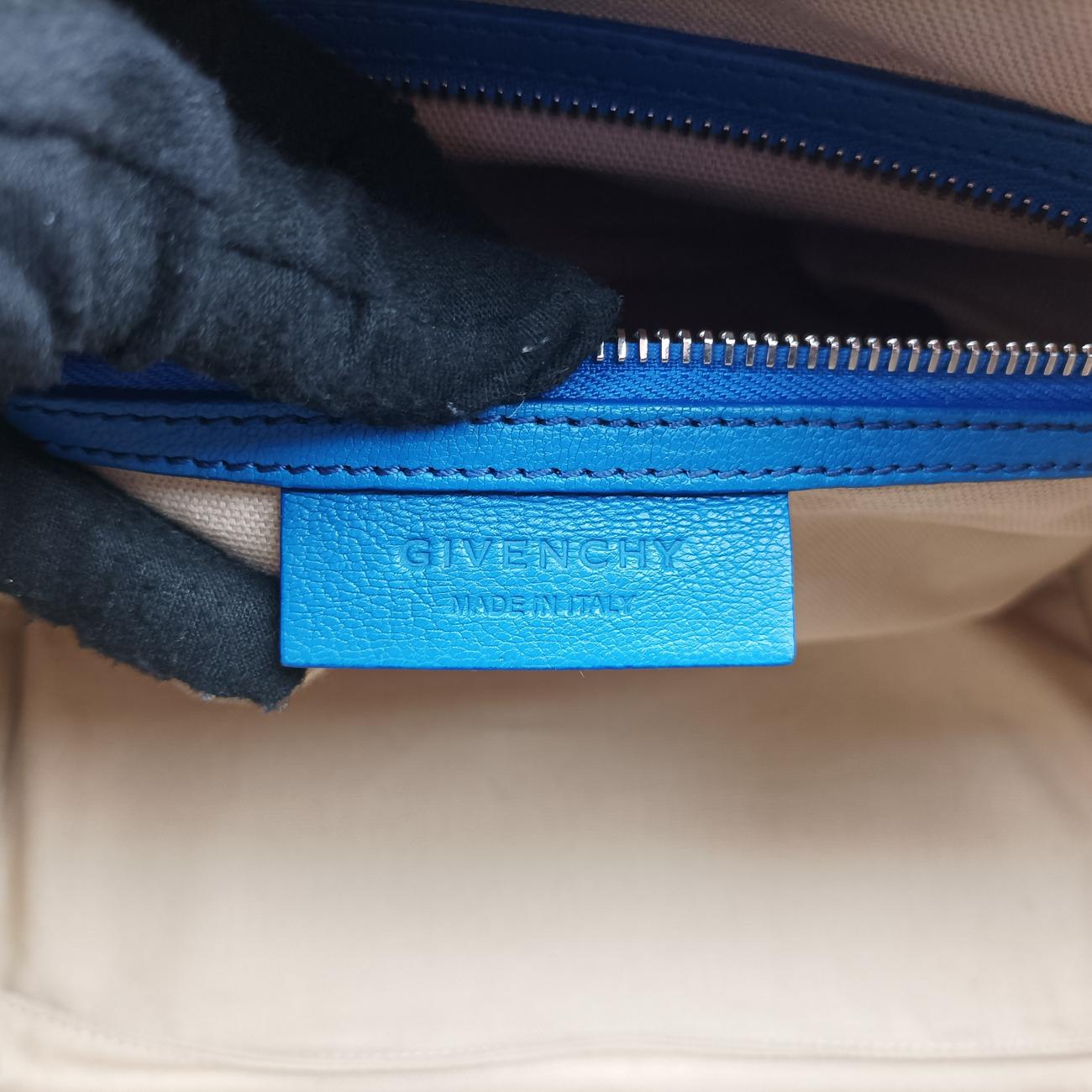 Pre-owned Givenchy Antigona Blue leather  shoulderbag | stylenewstar