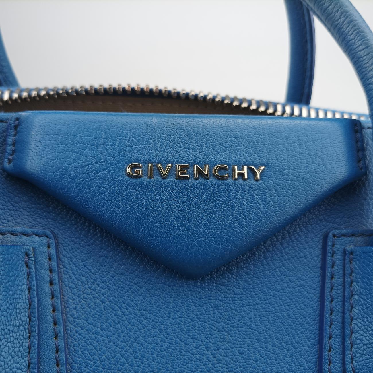 Pre-owned Givenchy Antigona Blue leather  shoulderbag | stylenewstar