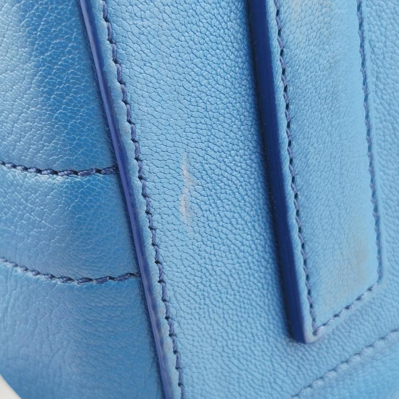 Pre-owned Givenchy Antigona Blue leather  shoulderbag | stylenewstar