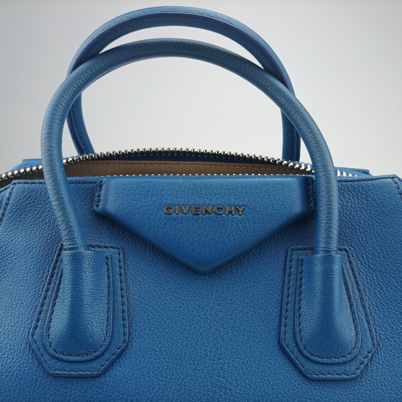 Pre-owned Givenchy Antigona Blue leather  shoulderbag | stylenewstar