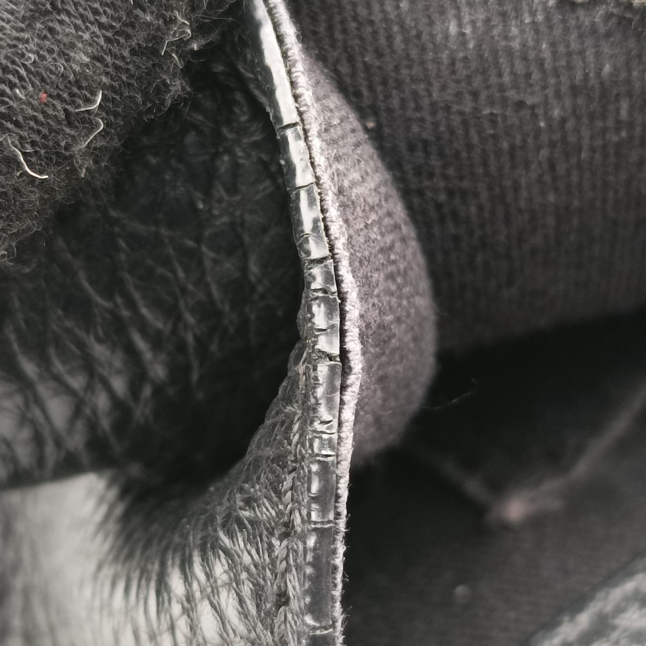 Pre-owned Valentino Textured Black Leather  shoulderbag | stylenewstar